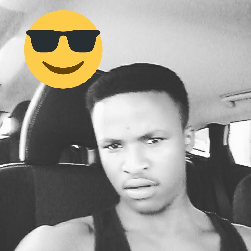 TheRealMeggaSa's tweet photo. New hair cut "that is so great " #Emzini kababa https://t.co/4uv3fMnnNJ