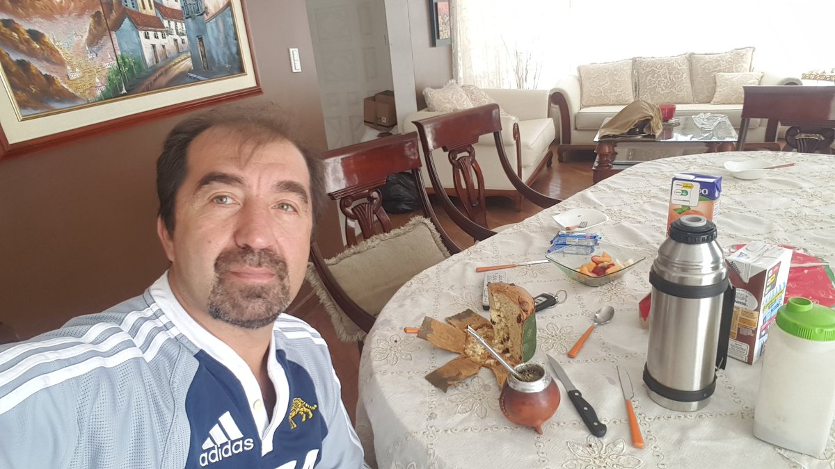 desde Quito. Ecuador. tomando mates. #EsteFinde  viendo tn