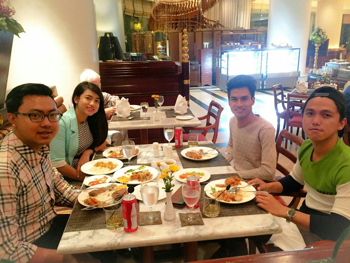ailapertama_a's tweet photo. Makan bareng mantan, dan tmn2 rameeeee, mknya putus tuh harus baik2 biar, slalu jdi tmn https://t.co/N0sOeM26UY