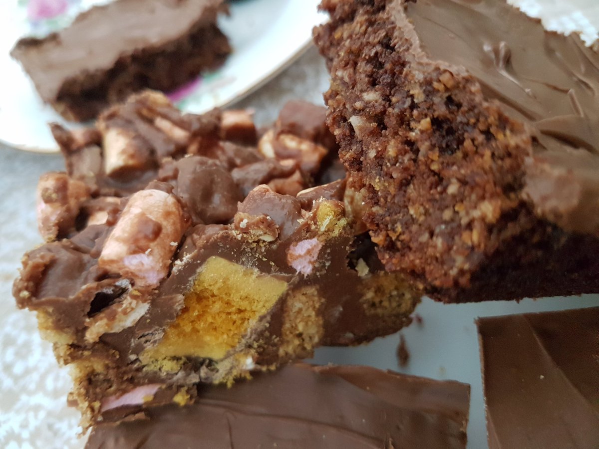 UnwinisCakes's tweet photo. Crunchy Rocky Road and Aussie Crunch for teatime 😋😁🍫❤ #crunchy #aussiecrunch #sweeeeeeettt https://t.co/6qnJAfTldC