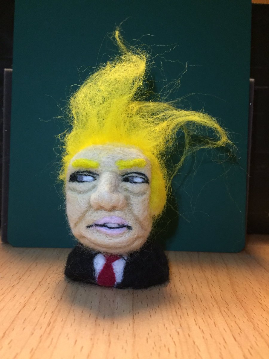 ドン בטוויטר 羊毛フェルトで作りました ドナルド トランプ Donald Trump 私はこの方を賛成も否定もしませんし好きとか嫌いとかではありません 作った理由はただ単純に 髪型のクセ具合が羊毛フェルトっぽくて面白そうだ なだけです 羊毛フェルトだドン