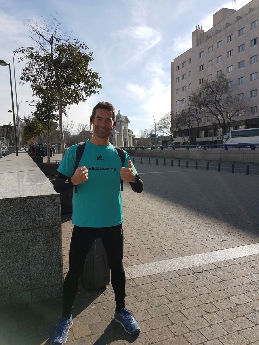 jalonsopas's tweet photo. Con #undiaasí uno no puede resistir a salir a correr. Disfrutando #atope con @nesguevi @adidasrunning #correquetepillo #asicsfrontrunner https://t.co/8hpnMlKYCQ