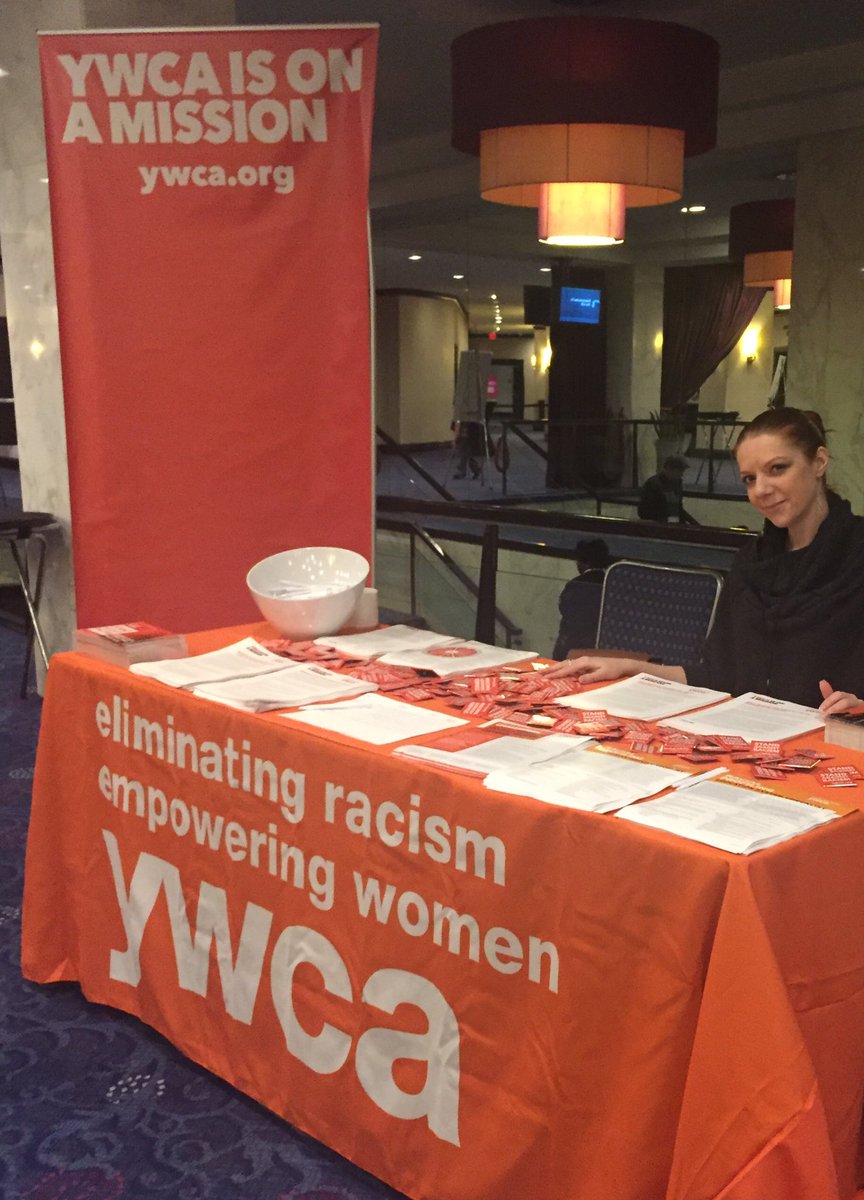 YWCAUSA's tweet image. Proud &amp;amp; excited to be here at Day 2 of the #WomensMarch! Don't forget to stop by to pick up #StandAgainst buttons &amp;amp; chat with us 😁