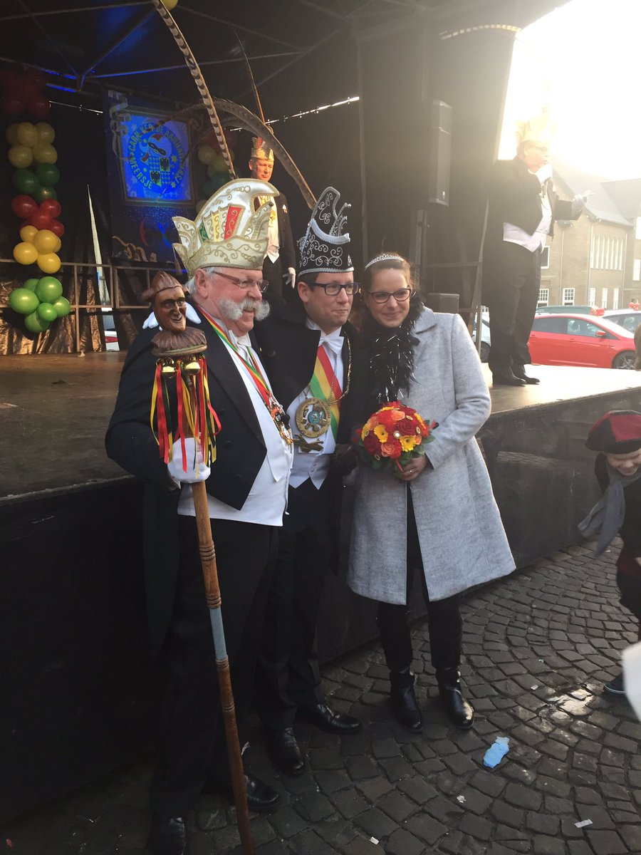 mirjamclermonts's tweet photo. De @Aanhawwersj hebben een nieuw Prinsenpaar Prins Paul en Prinses Sandra. Proficiat en ik wens jullie een onvergetelijk seizoen. #alaaf https://t.co/ZXqM6RebQu