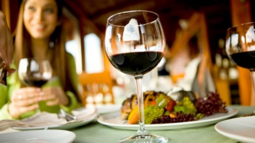 5 #winepairing tips when dining out. Heck when eating in as well #wine #foodandwine fxn.ws/2k4hVF4 <a href="/FoxNews/">Fox News</a> Follow <a href="/TalesoftheCork/">TalesoftheCork</a>