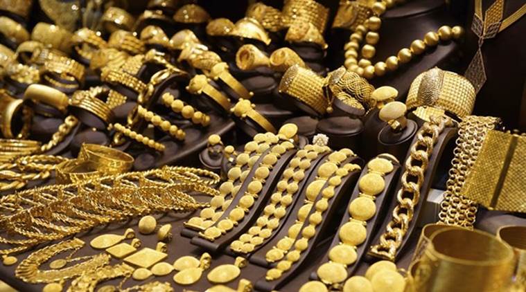 news24tvchannel's tweet photo. ऐसे खरीदें 300 रुपये में सोना #gold #jewellery #purches #rs #300 https://t.co/sXKlaRAzfV https://t.co/Fta3FLCXVf