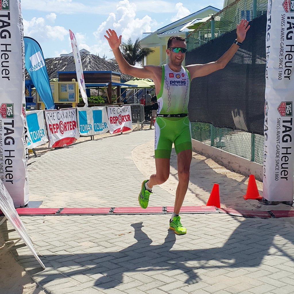 Mercurymantri's tweet photo. @BinkMarino is the first finisher for the half-iron distance with a new course record of 4:01:48!! He beat the previous record of 4:11.🏅 https://t.co/ZNwwvwt5JQ