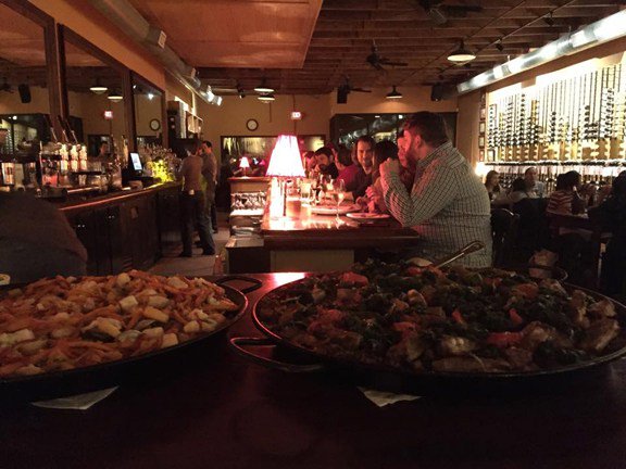 PAELLA AT 7PM SHARP! DON’T FORGET!! vinovinoaustin.com/2017/01/22/pae…