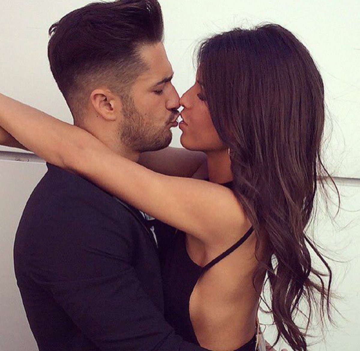 IComentGH's tweet photo. ¿Mejor pareja? 
RT--> BEA Y RODRI, MANU Y SUSANA 
MG--> ADARA Y POL, HUGO Y SOFÍA 

#Rodea3MesesDeAmor #3MesesDePanBlando #VipDirecto https://t.co/Psn3tmSYII