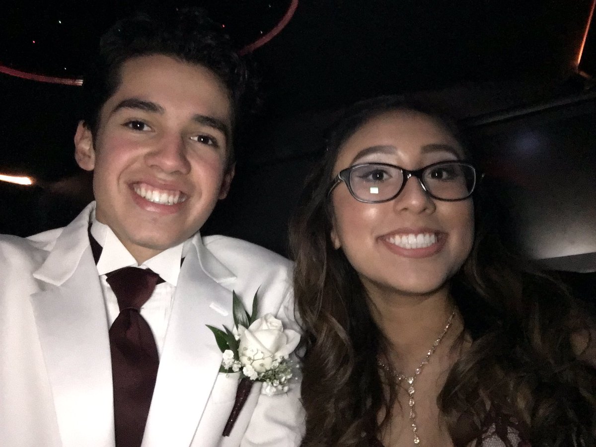 seb_A_limon's tweet photo. Last night was truly one night to remember! #FirstFormal #Limo #BondTux #WCHS https://t.co/Vx38yQaxj8