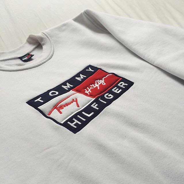 neeroziaa's tweet photo. Où trouver des pulls tommy hilfiger comme ça svp need ! ❤️❤️❤️ https://t.co/Abdf1Qvclb