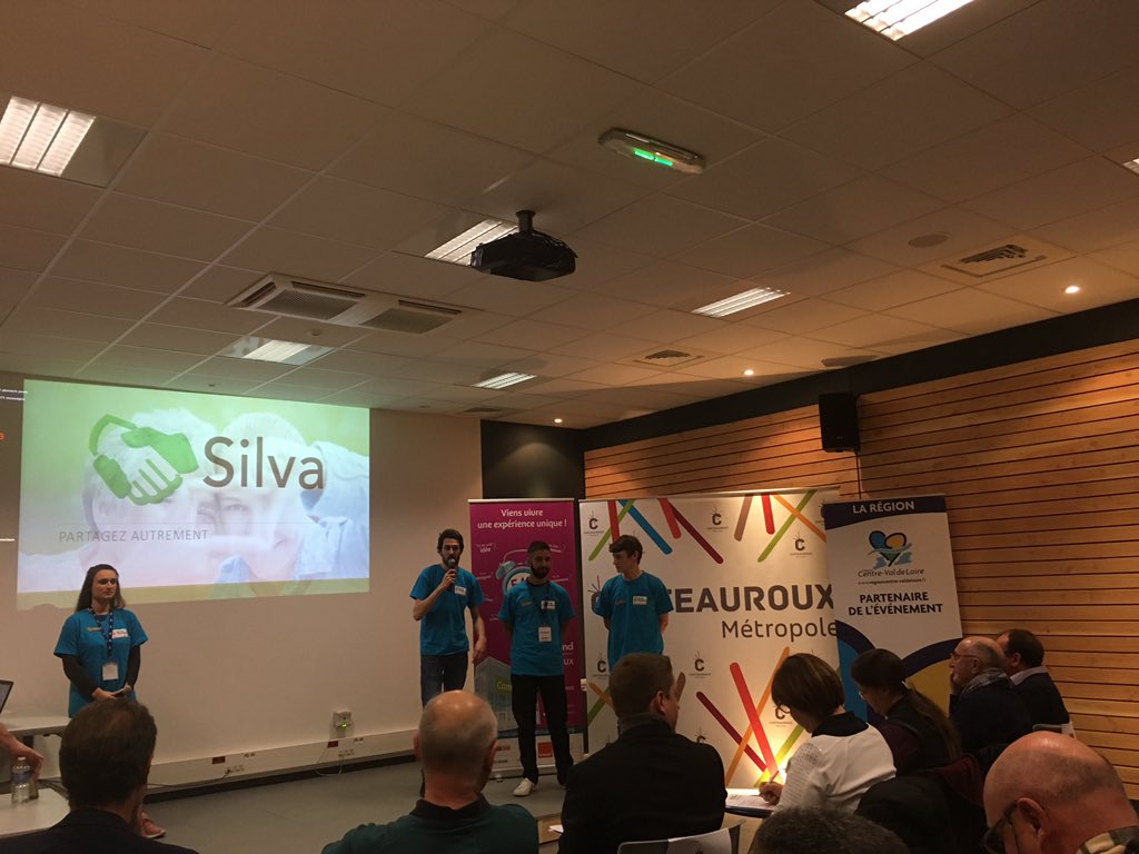 BeauvaisChris's tweet photo. @SilvaSW36 c'est parti ! Pitch5 ! Plateforme web #intergenerationnelle #SWChtx #orange https://t.co/eILDTOeOQY