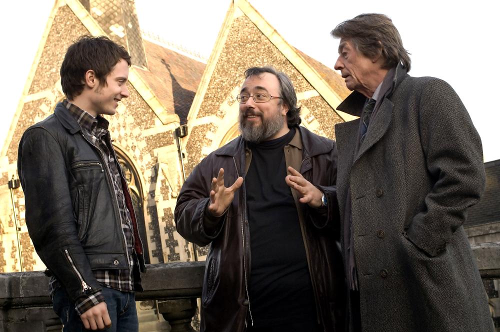 Happy birthday John Hurt.
With Elijah Wood & director Alex de la Iglesia on the set of The Oxford Murders, 2008. 