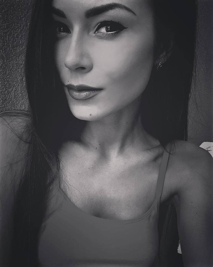 Froze's tweet photo. #cinder 'Be yourself'- is about the worst advice you can give to some people 🤦🏻‍♀️
_
#dubai#mood#evening#selfie#bea… https://t.co/nbjIRoo91h
