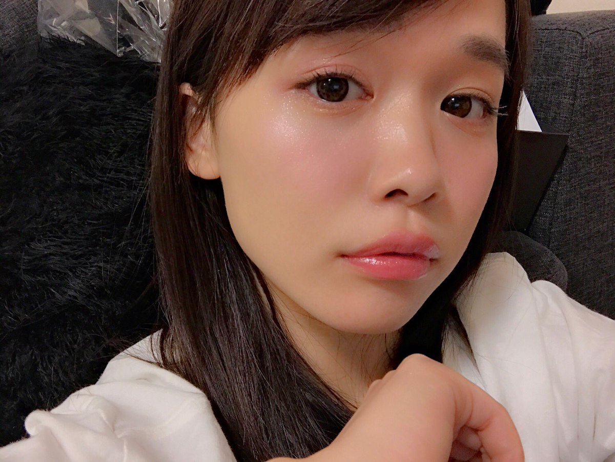 ゆうこす En Twitter このメイクの仕方を軽くまとめました 春のうぶメイク です パキッとした色を使わず 春らしいうぶなピンクやオレンジのアイシャドウ オレンジ系のリップ そしてどれも上品なラメ ツヤ感がめちゃかわいい 細かい事は後日youtubeに