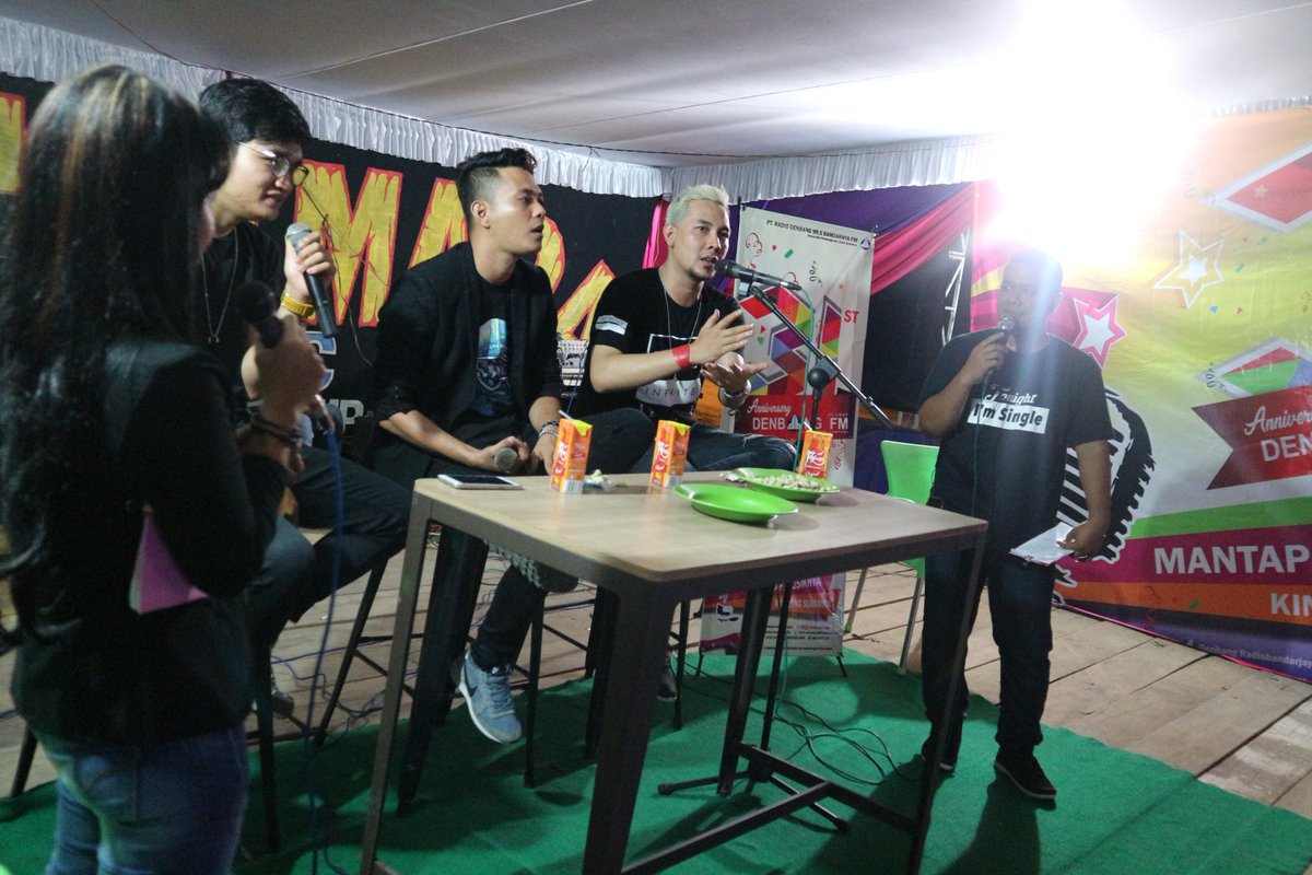Denbang995FM's tweet photo. #TrioGAB #SebutSajaDiaMelati
Cc: @TrinityOptimaP Pecah Malming Di RDB @anggaadipati @gamma1_heri @Andrabpratama w/@Ipamutter @prampermana986 https://t.co/8zXPg0a9iE