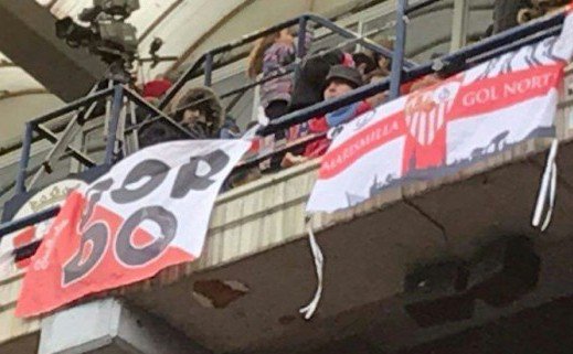 josebaasiron's tweet photo. Mientras Indar Gorri pone pancarta contra agresiones sexistas, hinchas del Sevilla jalean a presunto violador de SF. ¿Sra Carmen Alba...? https://t.co/9BU2TnGOHH