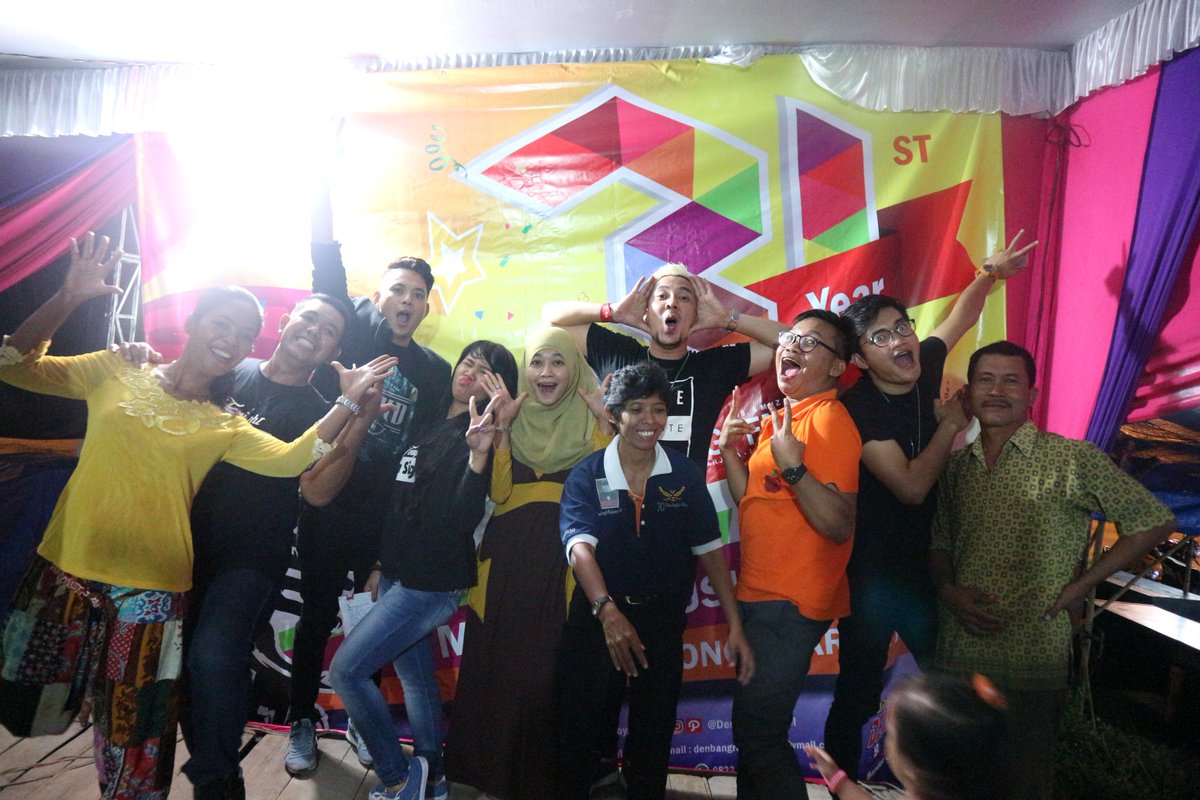 Denbang995FM's tweet photo. #TrioGAB #SebutSajaDiaMelati
Cc: @TrinityOptimaP Pecah Malming Di RDB @anggaadipati @gamma1_heri @Andrabpratama w/@Ipamutter @prampermana986 https://t.co/8zXPg0a9iE