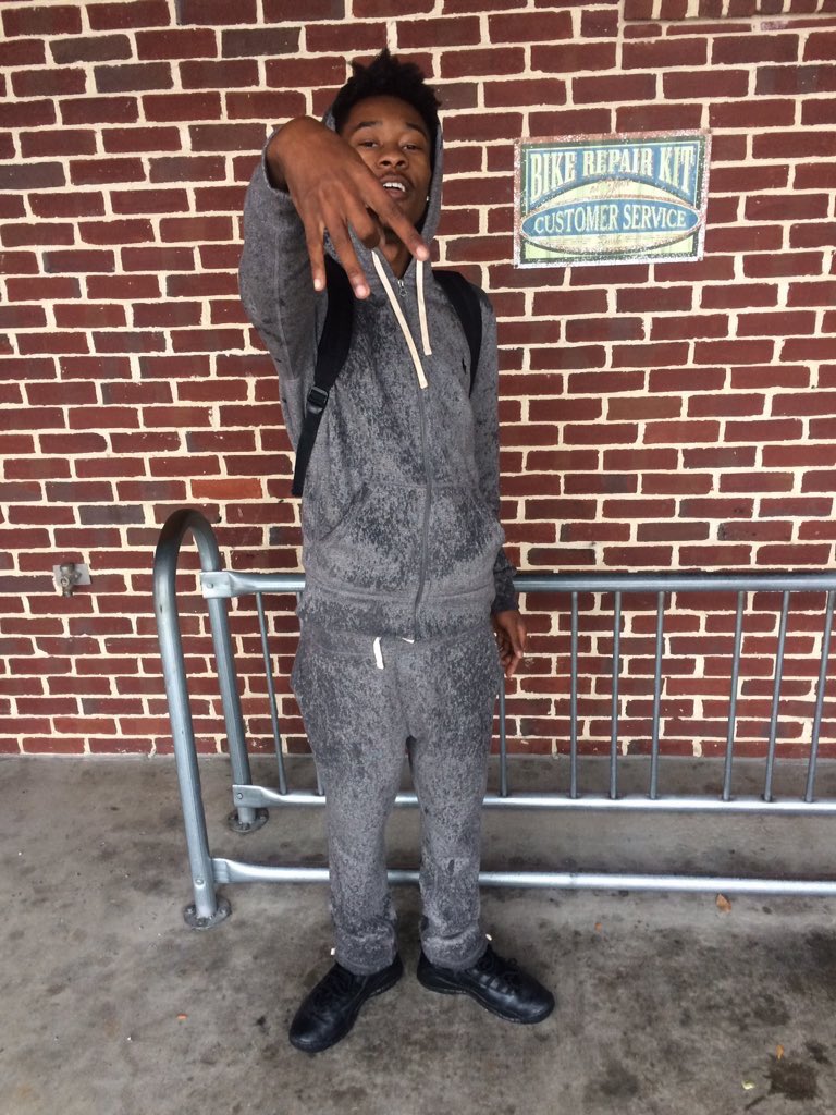 _BIGGBOSSS's tweet photo. Cant believe my lil brother gone man everything i do im doing it for you bro on life i love you bro &amp; rest easy in paradise watch over me💙✊🏾 https://t.co/AJtivnQlJS