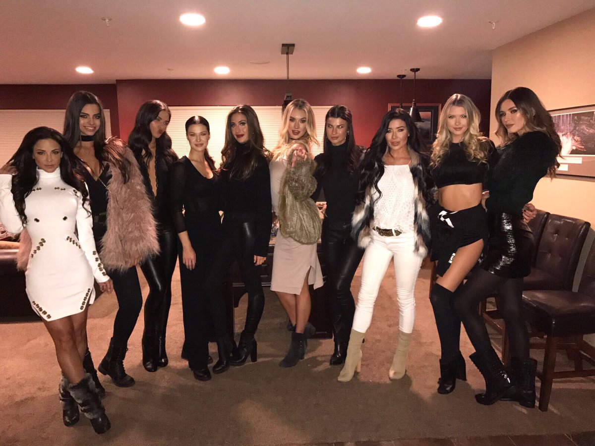 RealMelissaRiso's tweet photo. About to go start trouble! #followmenetwork #models #beauty https://t.co/fmmcRT2KwG