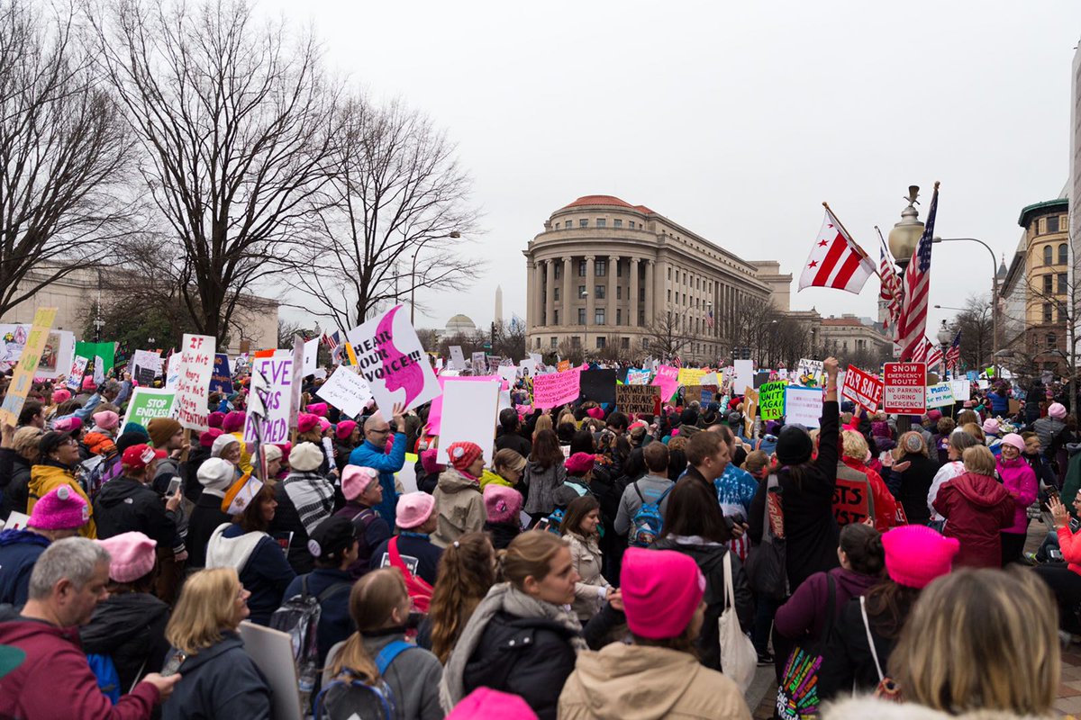 EmmaWatson's tweet photo. #WomensMarch https://t.co/dYZPxJ13FI