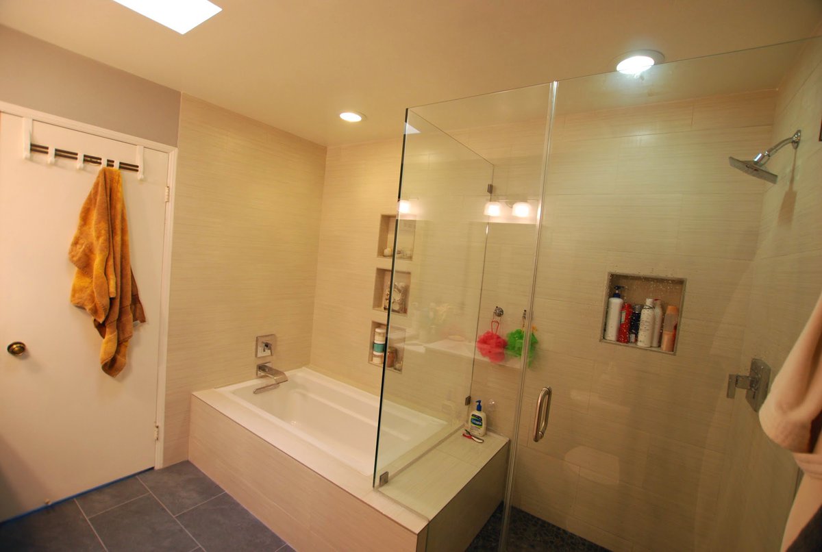 PreciseHome's tweet image. #Bathroomremodeling #Bathroom #island #hardwoodfloor #backsplash #sink #appliances #cabinets #losangeles #homedesign
Call Today 800.805.0692