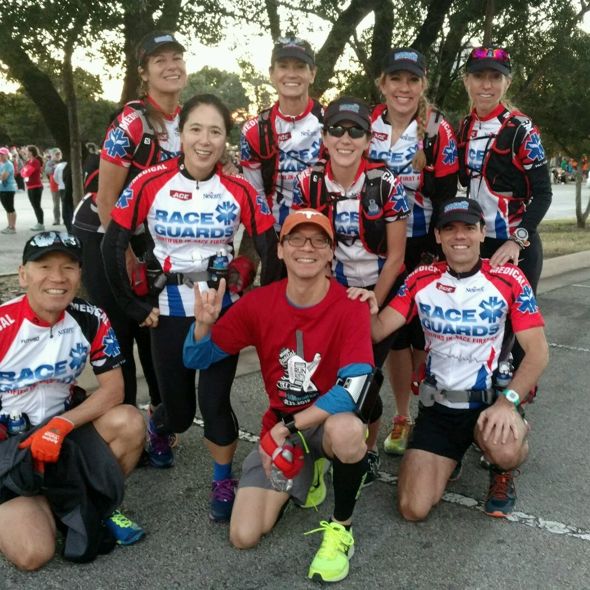 RaceGuards's tweet photo. Great day on the @3mhalfmarathon course! #starttofinish helping you #keepon thanks to @ACE_brand #raceforgood #downhilltodowntown https://t.co/PuycrksfQ3