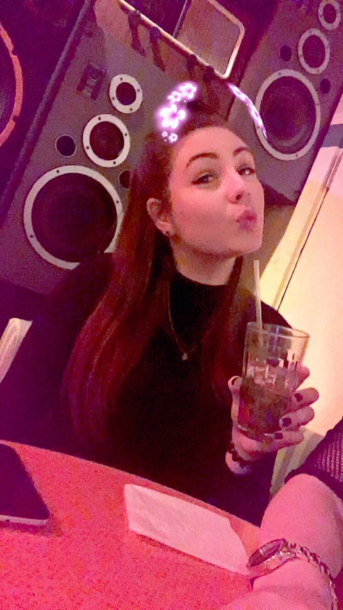 BethhStephenson's tweet photo. cause i love her @AlisonHems 😜🙈😍 https://t.co/smk4EYYANF