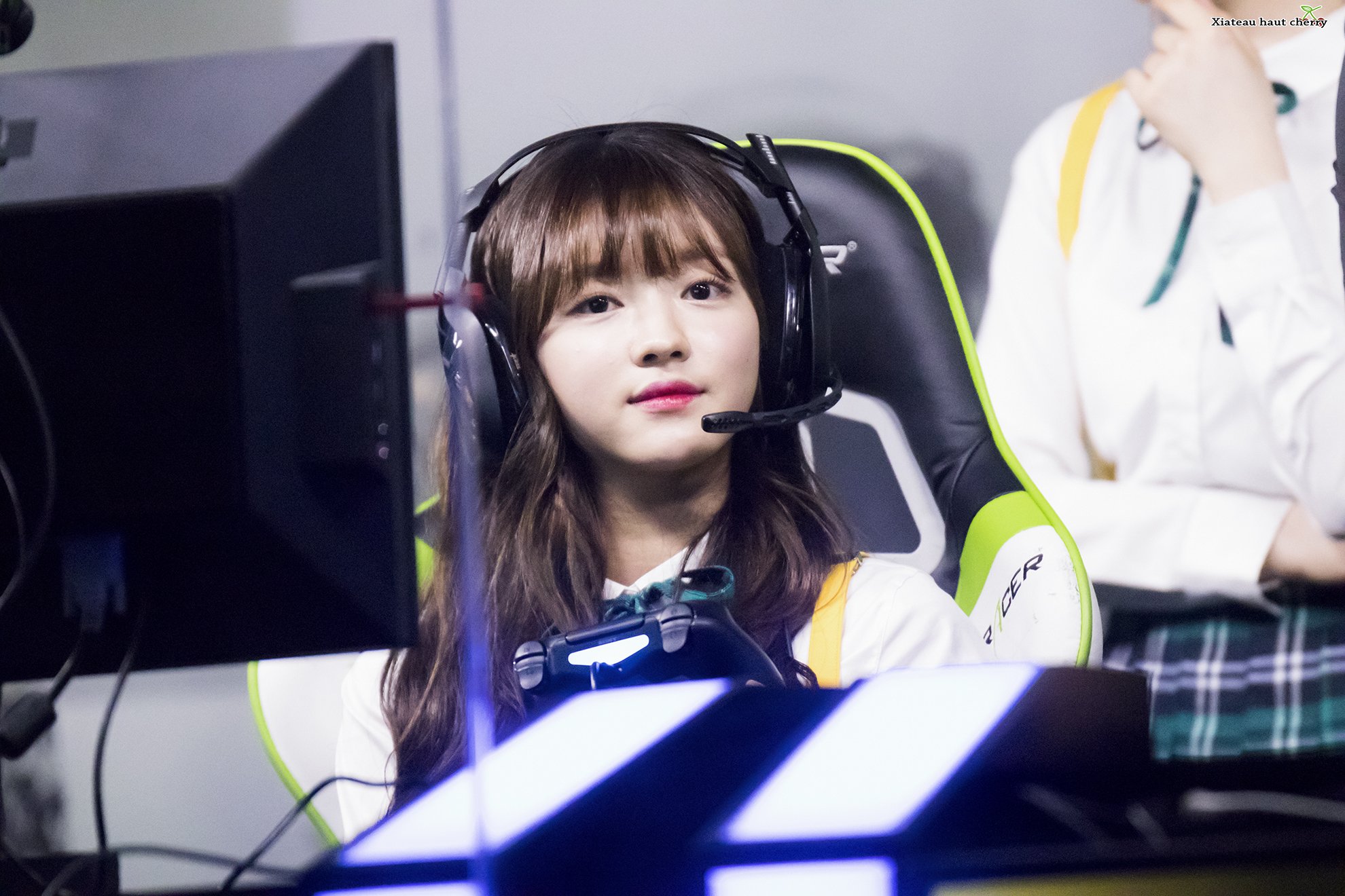 C2yzBMsVQAAHJGO.jpg:large