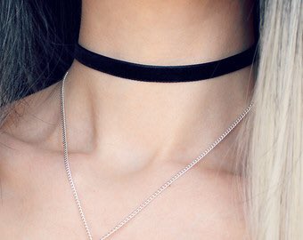 Burdsy04's tweet photo. God I love chokers 😍😍 https://t.co/H38FviEcqY