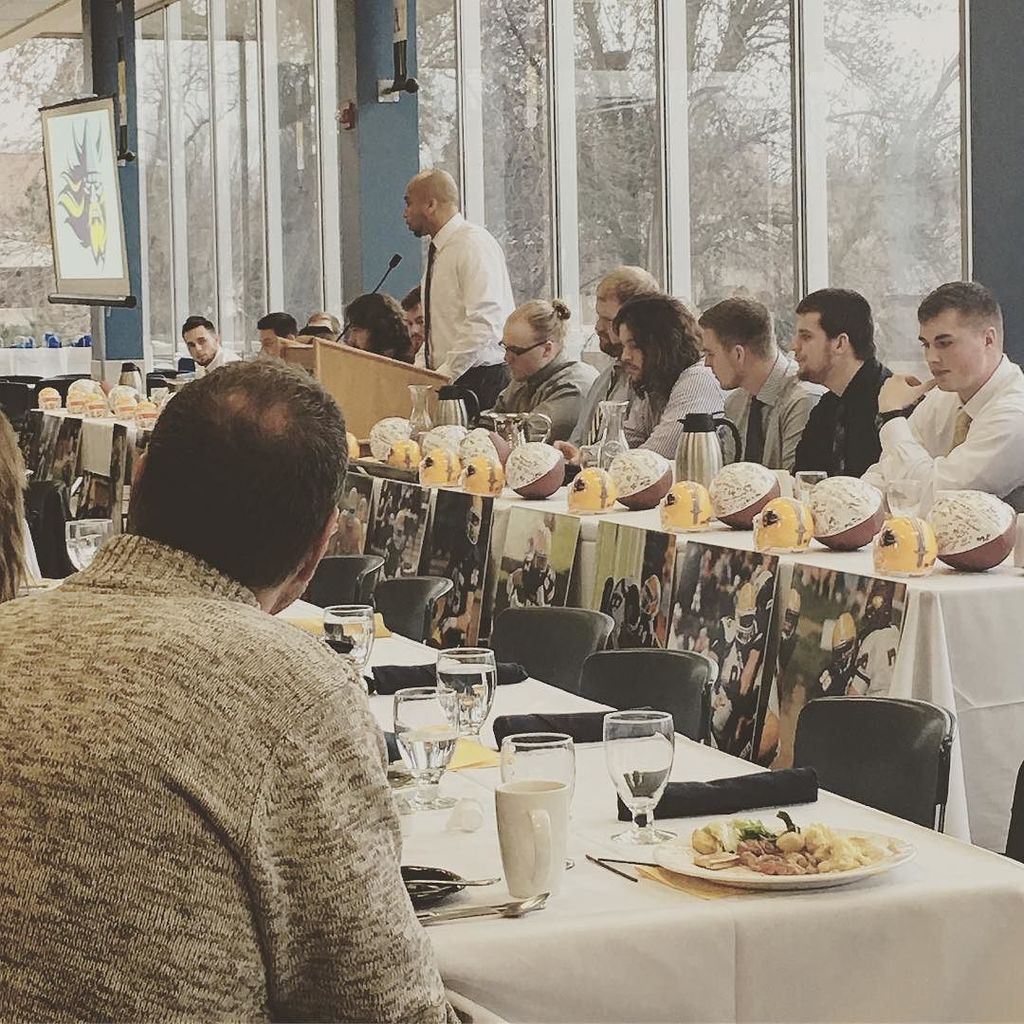 HailieWarrenUSD's tweet image. Watching the human I love most do what he loves most. (Football, not public speaking 😏) #CoachWarren