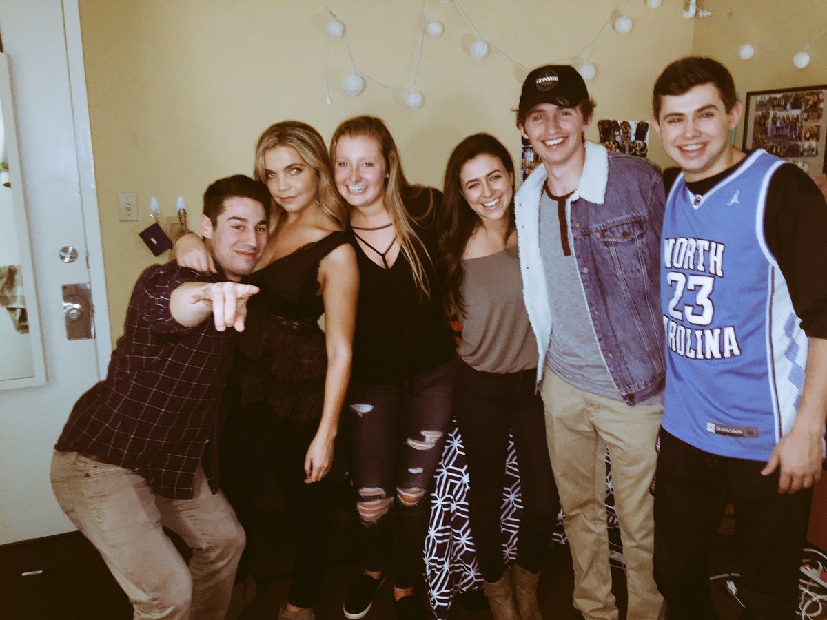 Matt_Lehmann2's tweet photo. Couldn't ask for a better visit or better friends #UofI #Fam https://t.co/3MLNzMz3nY