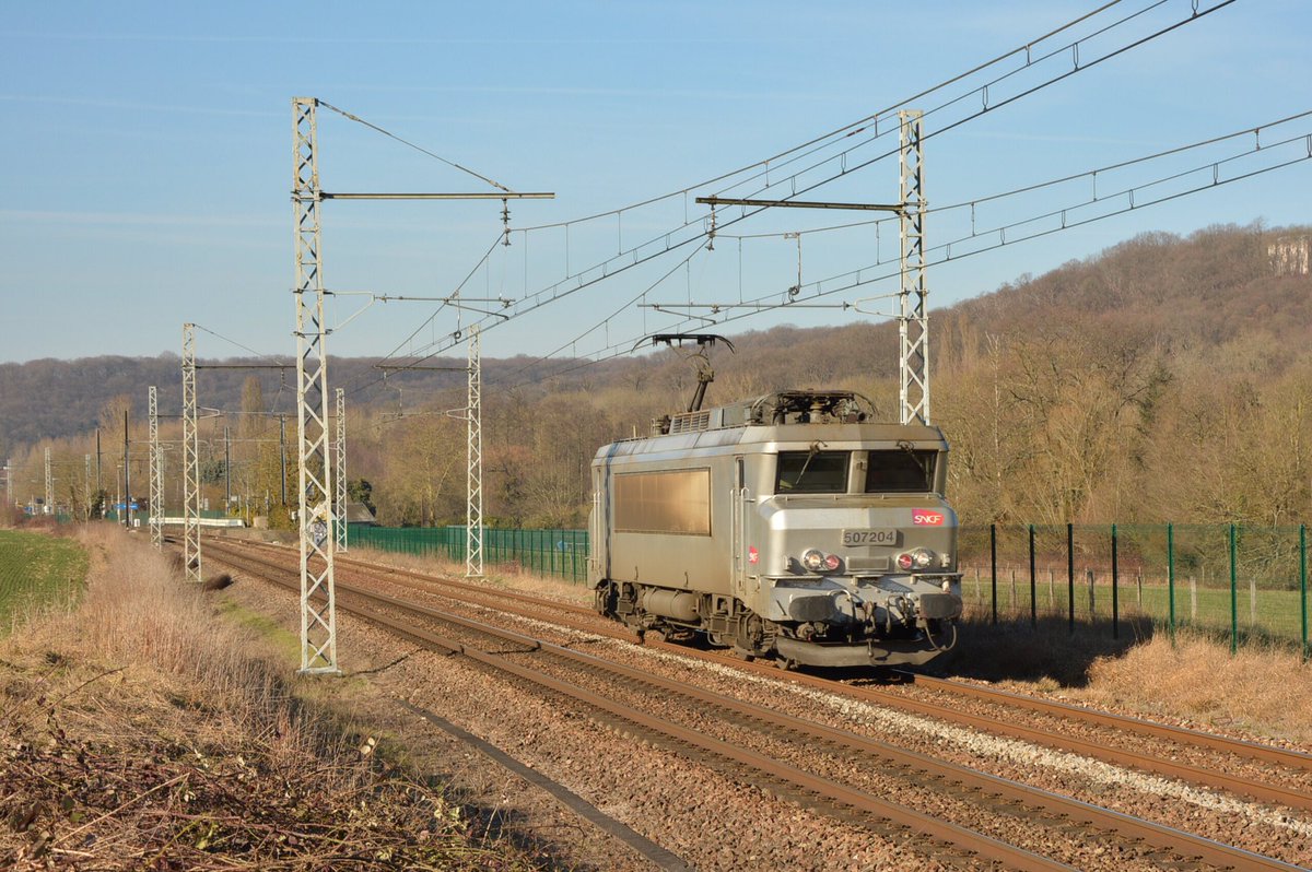 bb_8620's tweet photo. La BB7204 assure l'HLP 325028 Trappes - PAZ, Vauboyen, 18/01/17 #BB7200 #GCSud @IlianTrains https://t.co/njtbYtQBSs
