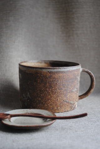 bonnie_sedan's tweet photo. Today's earthy mug addiction... #MyDayOffIn3Words #mugs #organic #handmade #HandmadeHour #makers #makersspaces #handcrafted #wildliving https://t.co/kDLWmO5xFI