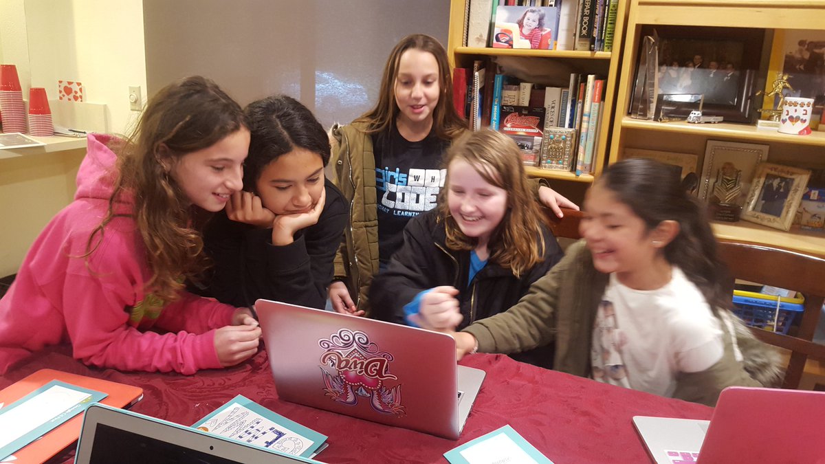 Check out the community in our  <a href="/GirlsWhoCodeFLC/">Girls Who Code</a> 5th grade coding club led by 2 <a href="/ncwitaic/">NCWITAIC</a> winners! #csforall <a href="/smrtgrls/">AmyPoehlerSmartGirls</a> #GirlsBuildLA