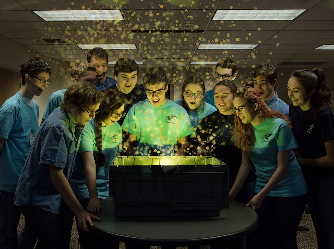 RoHAWKtics3824's tweet image. Opening our kit of parts was quite a magical moment! #FedExContest #OMGrobots #FRC3824