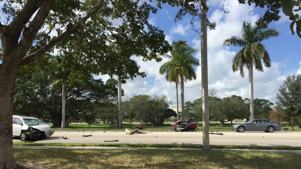 2 children injured in Davie crash; witnesses say cars were racing bit.ly/2k4THKY https://t.co/ShdIt55DJs