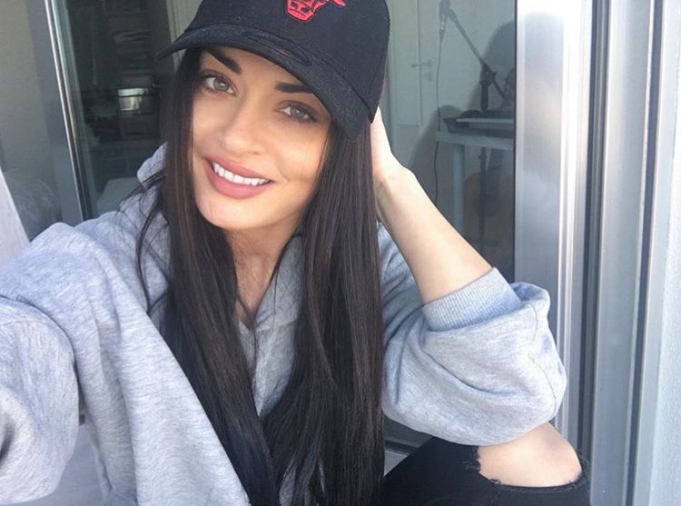 PostBadPorto's tweet photo. IG: dianamonteiro_oficial #PostBadPortuguesa https://t.co/SfHz0o2c92
