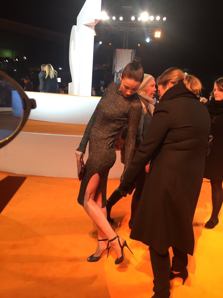FROutlander_'s tweet photo. #PHOTOS 📷 Sam & Cait à l'avant première de #T2trainspotting à Édimbourg. -3 https://t.co/oWQD7bFh16