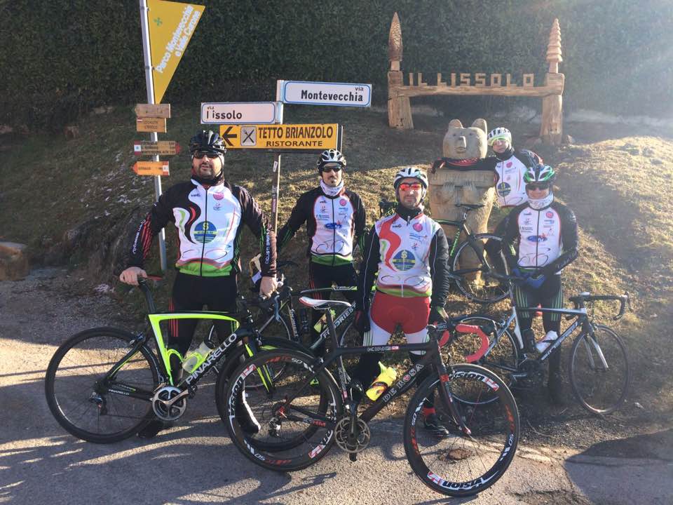 CiclistiBrianza's tweet photo. Si comincia a pedalare con serietà...#inverno #ciclismo #bici #KeepRideCB https://t.co/RtOOLrvRv7