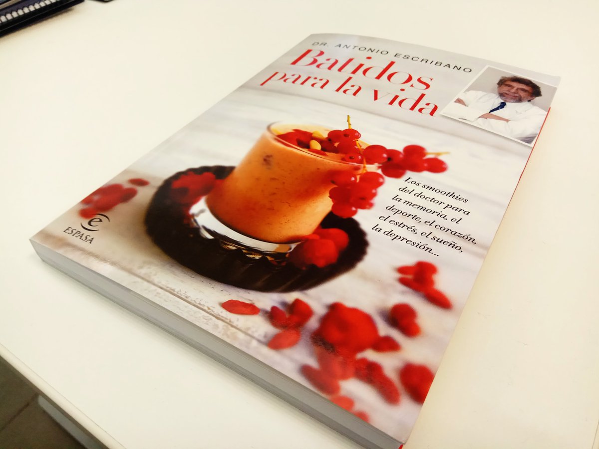 UCAM's tweet photo. Nuevo libro de Antonio Escribano, catedrático de Nutrición Deportiva @UCAM : Batidos para la vida @editorialespasa  
https://t.co/JC7wJCAro2 https://t.co/dnqBdjjsRN