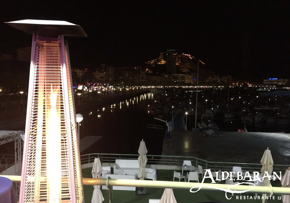 Con estas #vistas de #Alicante nos despedimos de la semana 🌙
#Aldebaran #Gastronomia