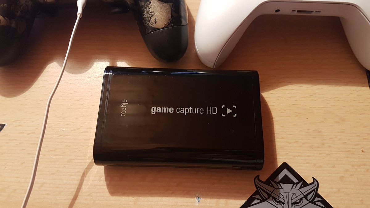 #Giveaway 
Verlose meine alte Elgato Game Capture!! 
Was ihr tun müsst:

• @uX_Nuri Folgen
• RT
• 2 Freunde markieren 

End: 29.01 good luck