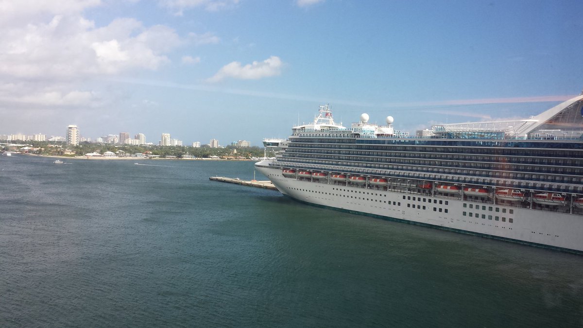 anneharrismusic's tweet photo. Gonna float away for a little while. #thebluescruise #blues #otistaylorband #thehighseas #greatescape #fiddlechick https://t.co/1VQKj5GepX