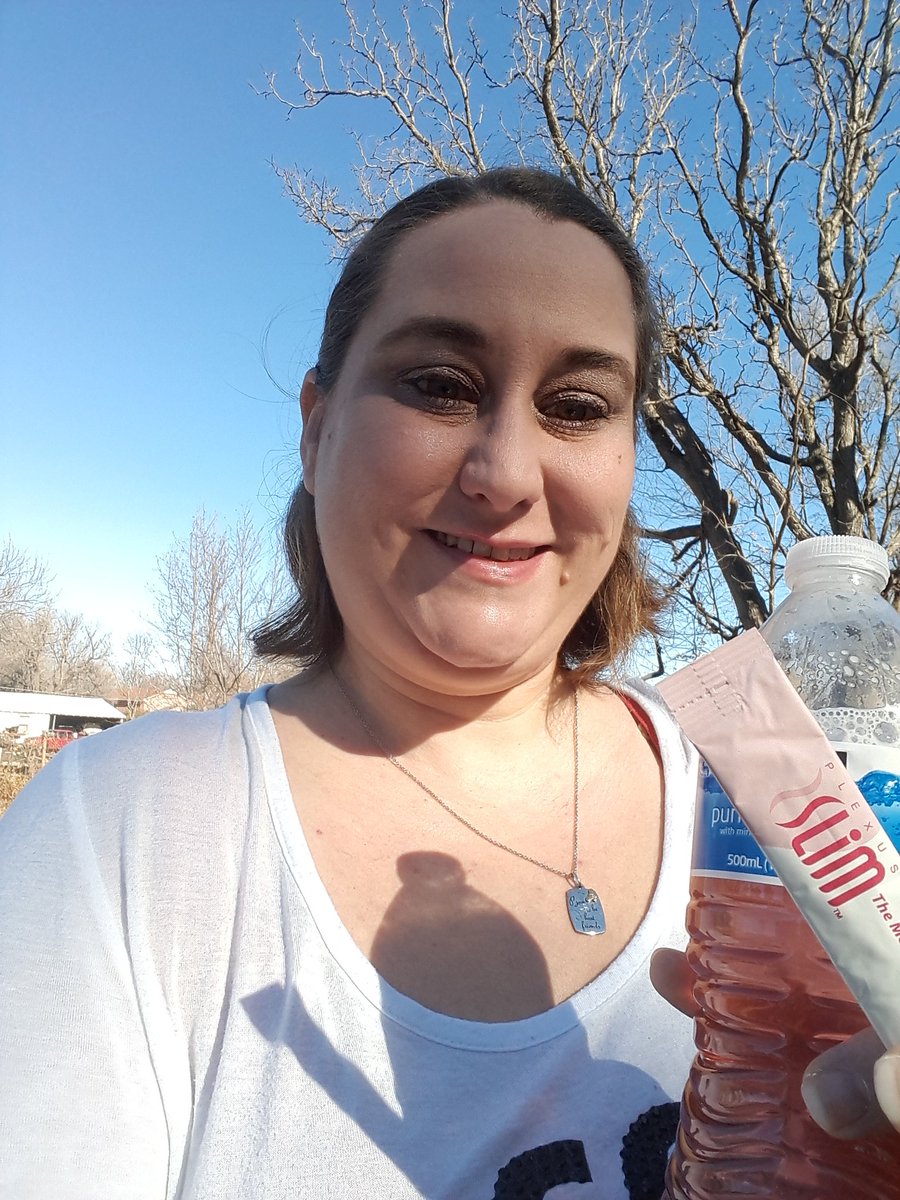 1plexus4jessi79's tweet photo. It's a gorgeous day for a walk. I love days like this. #isitreallyjanuary #haveyouhadyourpinkdrinktoday #ihave #letmehelpyou https://t.co/0NcuGSp71T