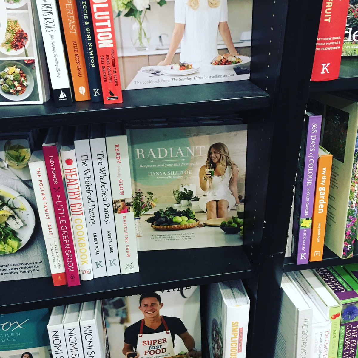 HannaSillitoe's tweet image. Woo hoo @Waterstones @intuTrafford Trafford centre book spot 📚😬

#book #bookshelf #books #radiant