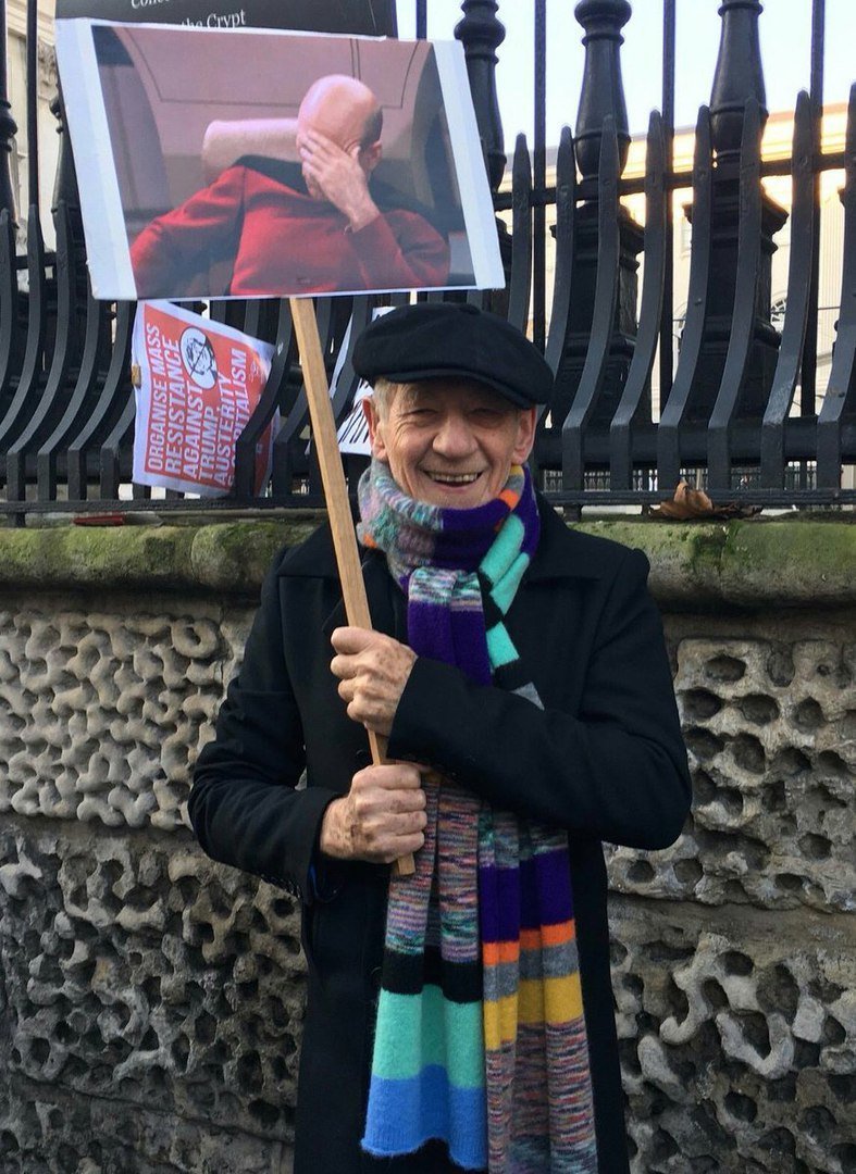 n_av000's tweet photo. #WomensMarch 
💪 https://t.co/60Qm6gjZ9n