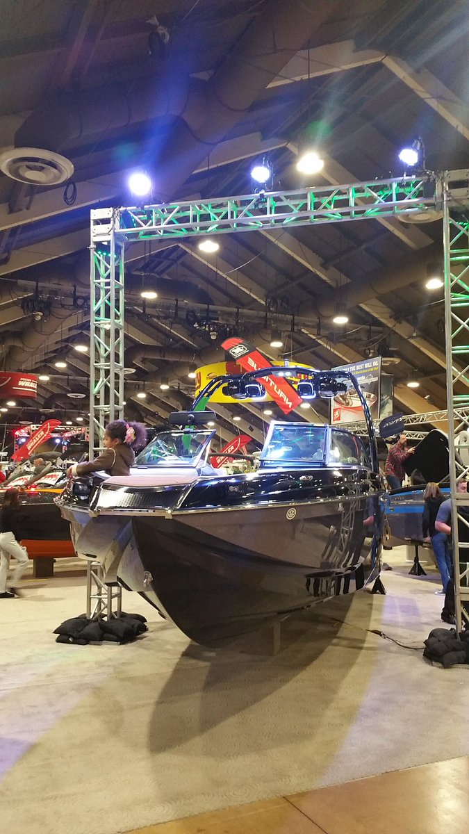 marcetable1's tweet photo. At LA boat show now, awesome stuff #LAboatshow https://t.co/gfChL9fROR