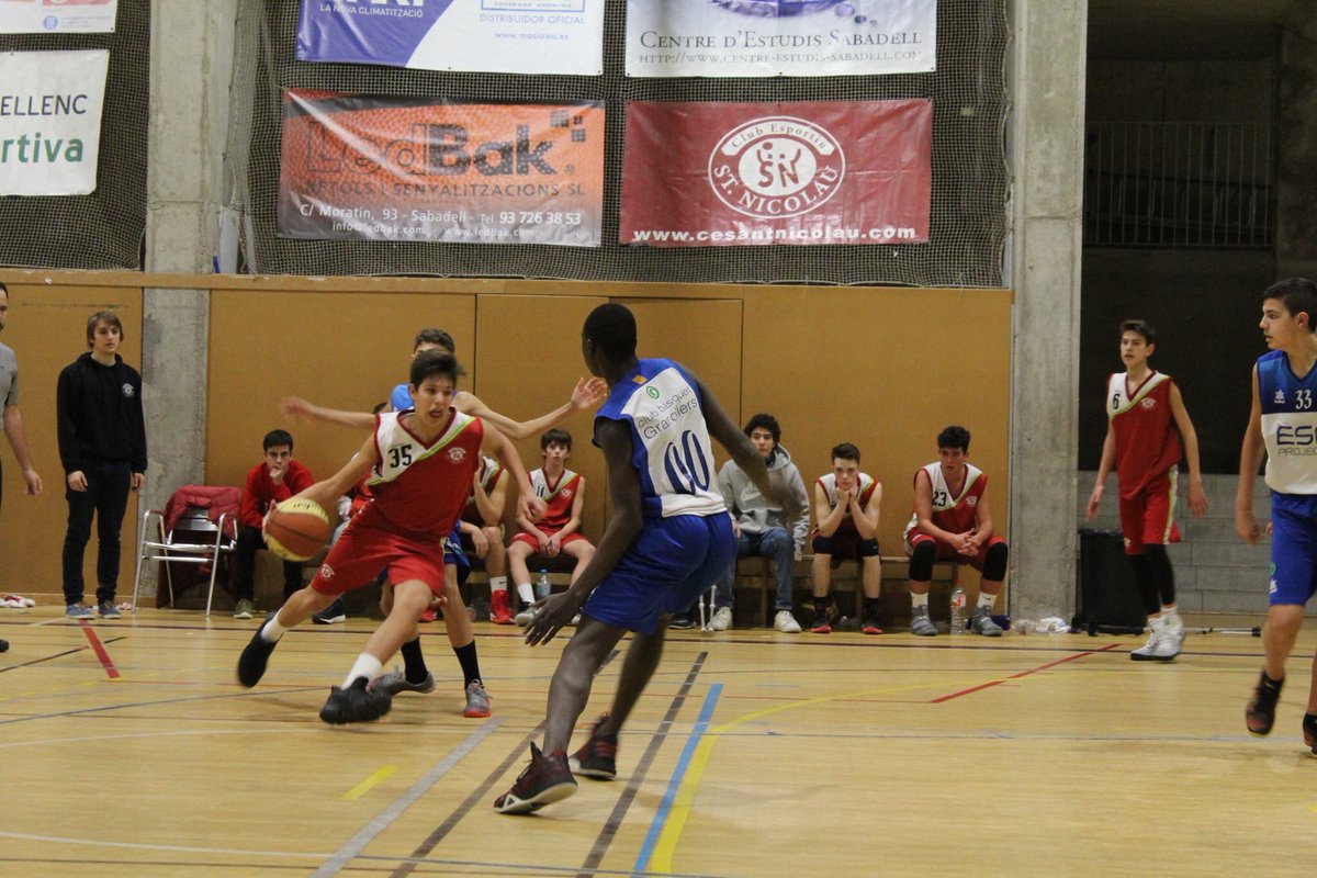 FLORENCIA40986's tweet photo. @CESantNicolau cadete 2 46 - @cbgranollers 73 con 3 lesionados, 2 con fiebre, 1 capsulitis con los dedos con esparadrapo,1 mano dolorida...😊 https://t.co/ghP9Q3Mj2G