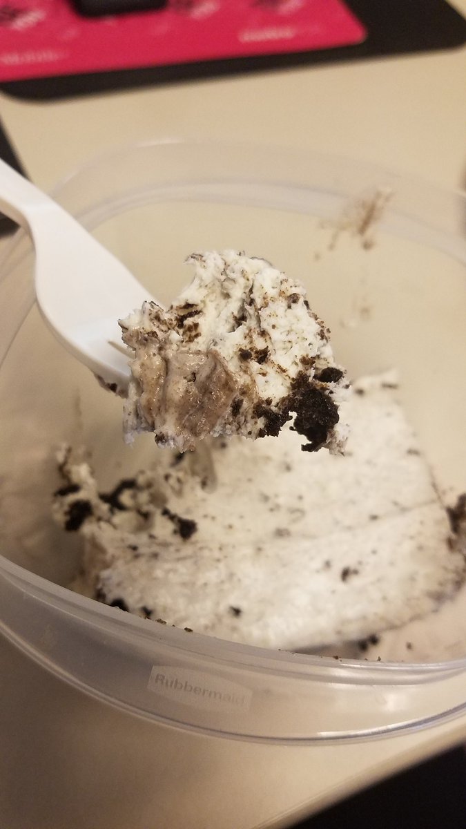 AshOnADash's tweet photo. Dessert, say whaaaat? Miss you @misttya!!! @theSamsungSide @PaulChapple1 #BestGS7Photo #SamsungWeekends #NearFocus https://t.co/fsRHBSRMjv